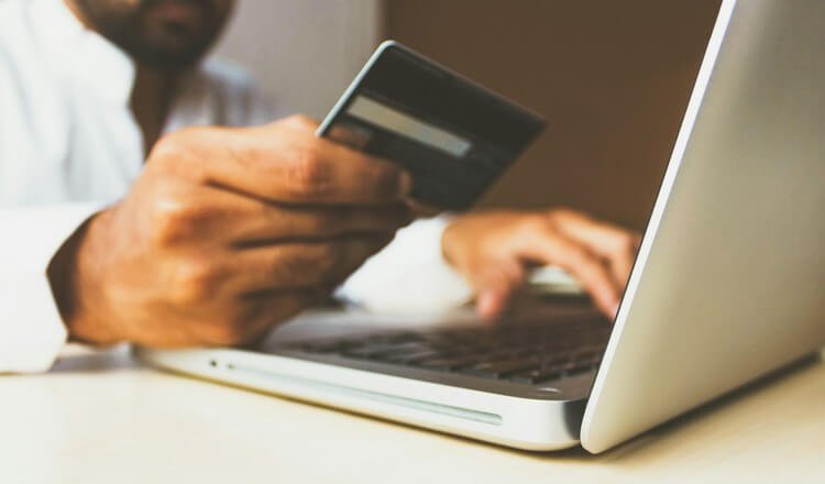 A buyer who is easily and quickly completing their checkout.