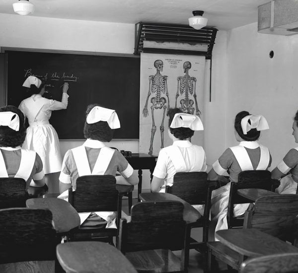Rhino 3D Review: Features, Pricing & Best CAD Software Alternatives 6 a black and white photo of a classroom virtual classroom 3d anatomy model students wearing vr headsets 2