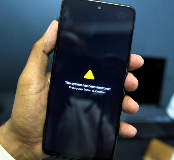 Android Phone Randomly Shutting Down at High Battery Percentage? Causes, Battery Health Checks, and Fixes 6 phone shows a system failure warning message android phone battery warning shutdown screen