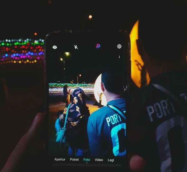 UGC Optimization for Meta Ads: Retargeting Strategies for 2026 8 turned on black android smartphone mobile creator face swap reels editing smartphone video