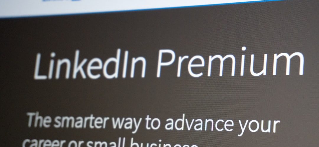 linkedin premium website screen with tagline email signature professional branding business outreach