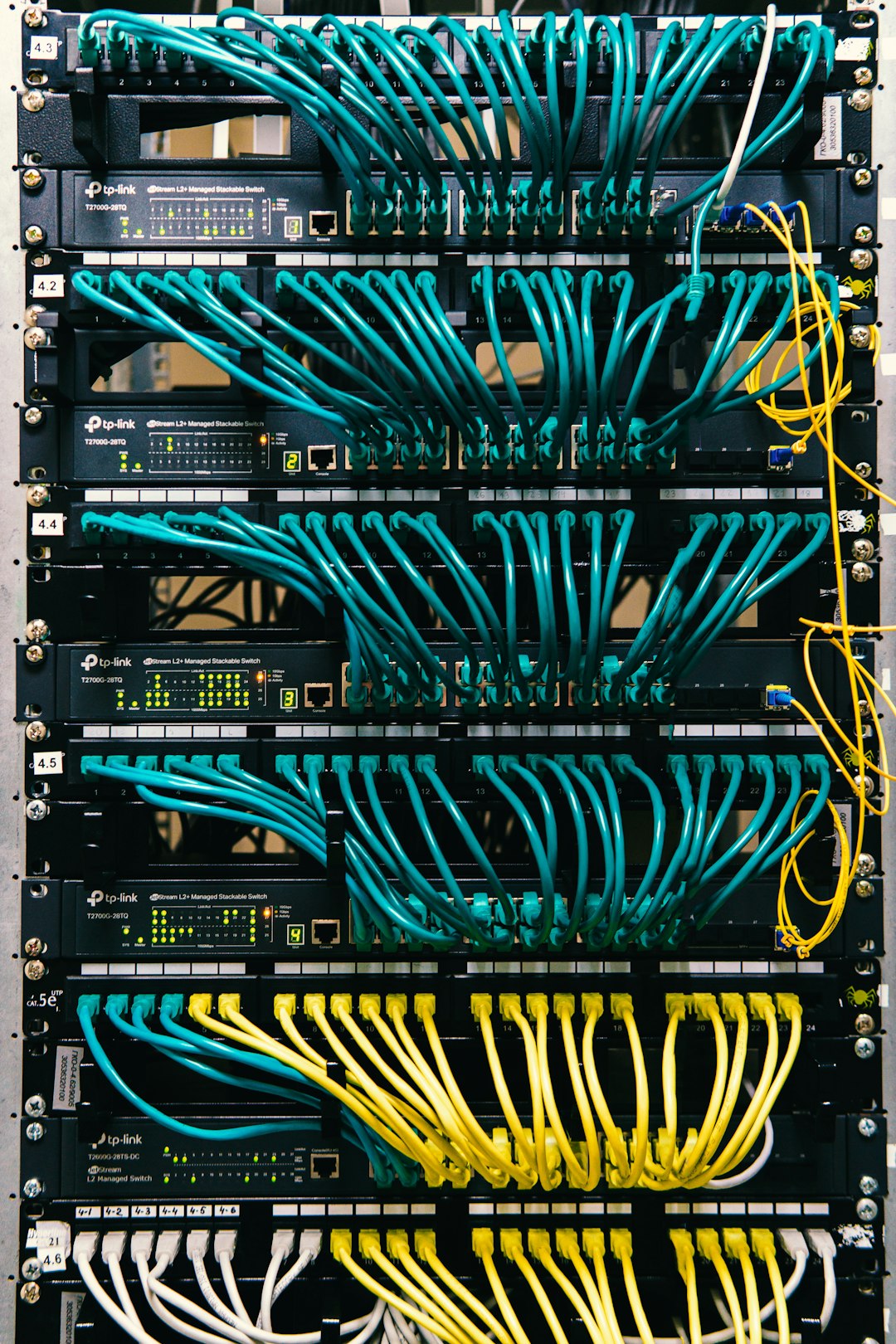 a rack of servers with wires and wires attached to them network connection server outage laptop troubleshooting