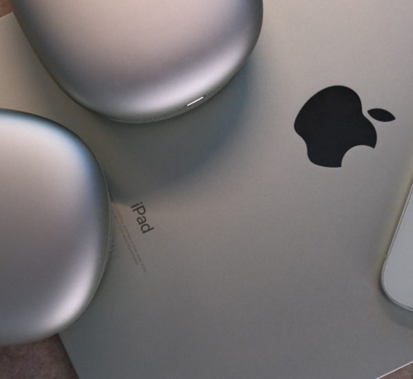 MP3 Paw: Best Music Download Alternatives Compared 6 apple ipad and silver airpods max headphones macbook iphone ipad productivity app apple ecosystem