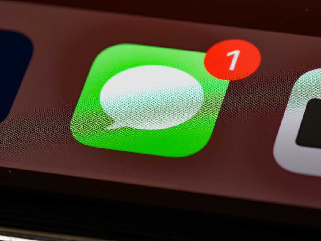 green and white apple logo direct message disappearing photo privacy notification