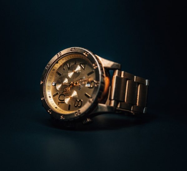 Cross-Border Ecommerce Shipping Requirements Explained 8 silver link bracelet round chronograph watch product photography ecommerce images naming files