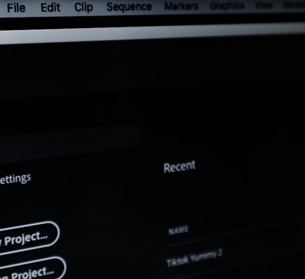 a computer screen with a red button on it mac preview pdf thumbnails delete page