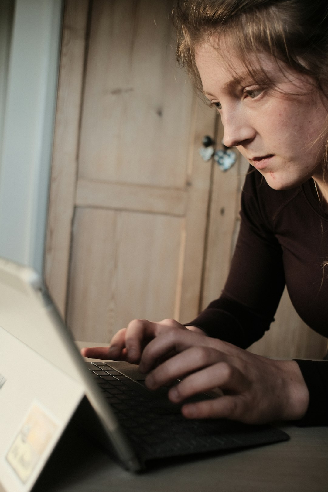 man in brown long sleeve shirt using macbook pro retro internet games bored student laptop browsing